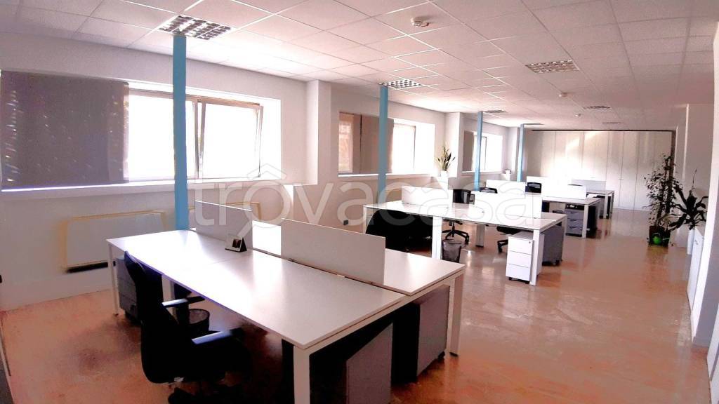 ufficio in affitto a Milano in zona Famagosta