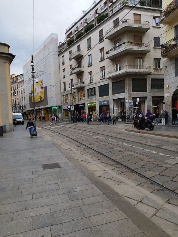 locale commerciale in affitto a Milano