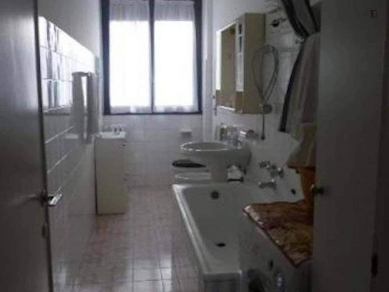 negozio in affitto a Milano in zona Quarto Oggiaro