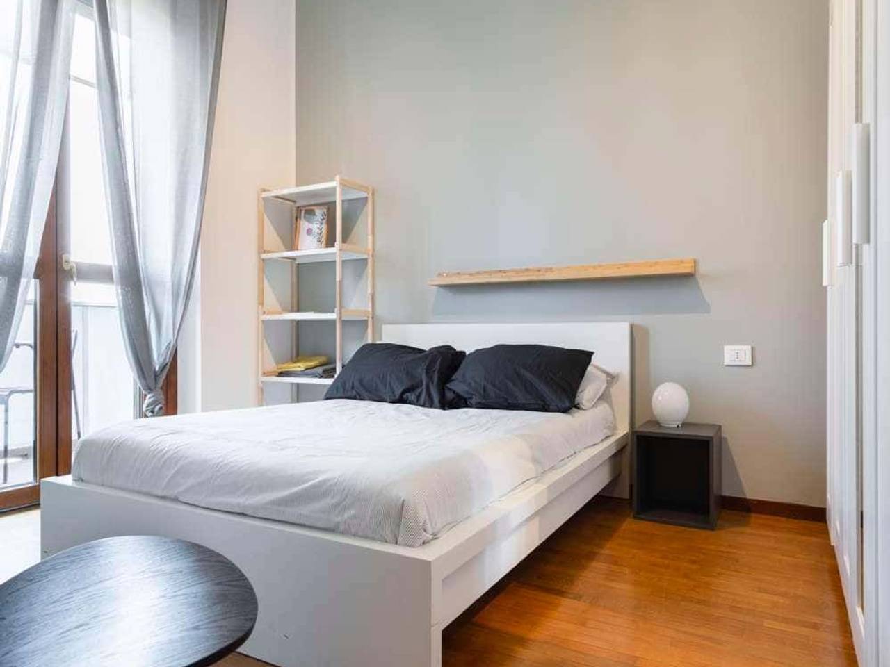 negozio in affitto a Milano in zona Isola