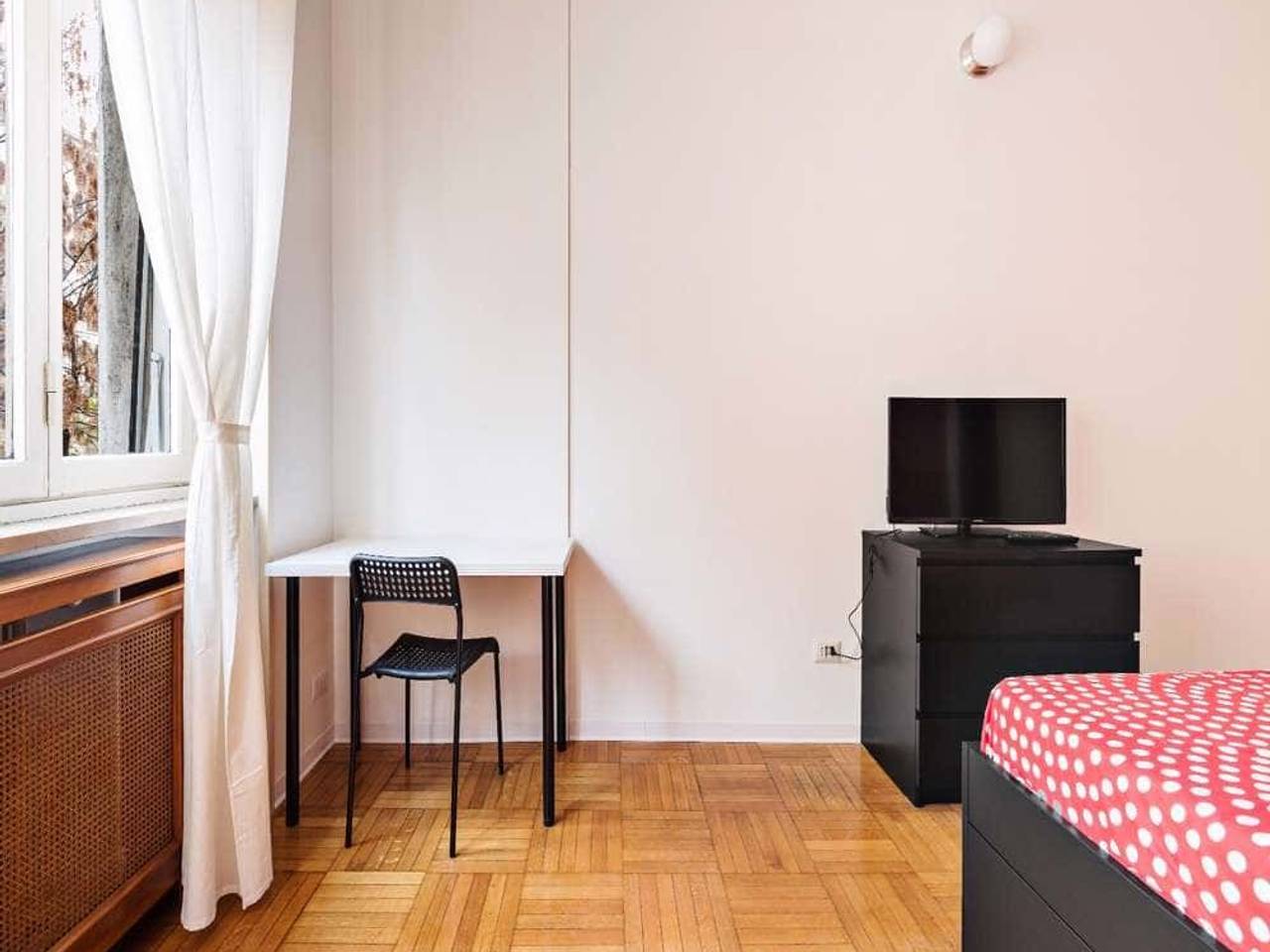 negozio in affitto a Milano in zona Guastalla