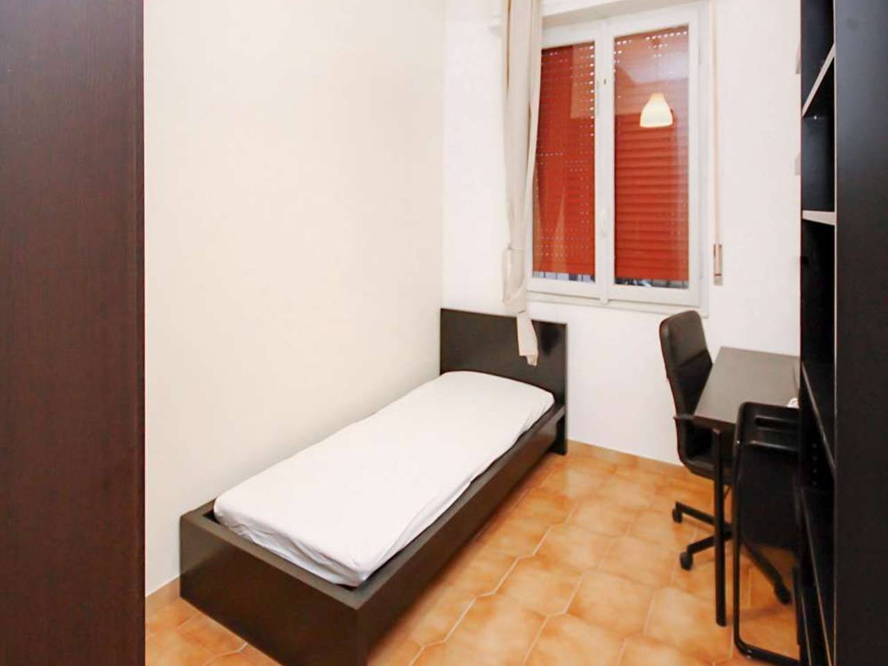 negozio in affitto a Milano in zona Lorenteggio