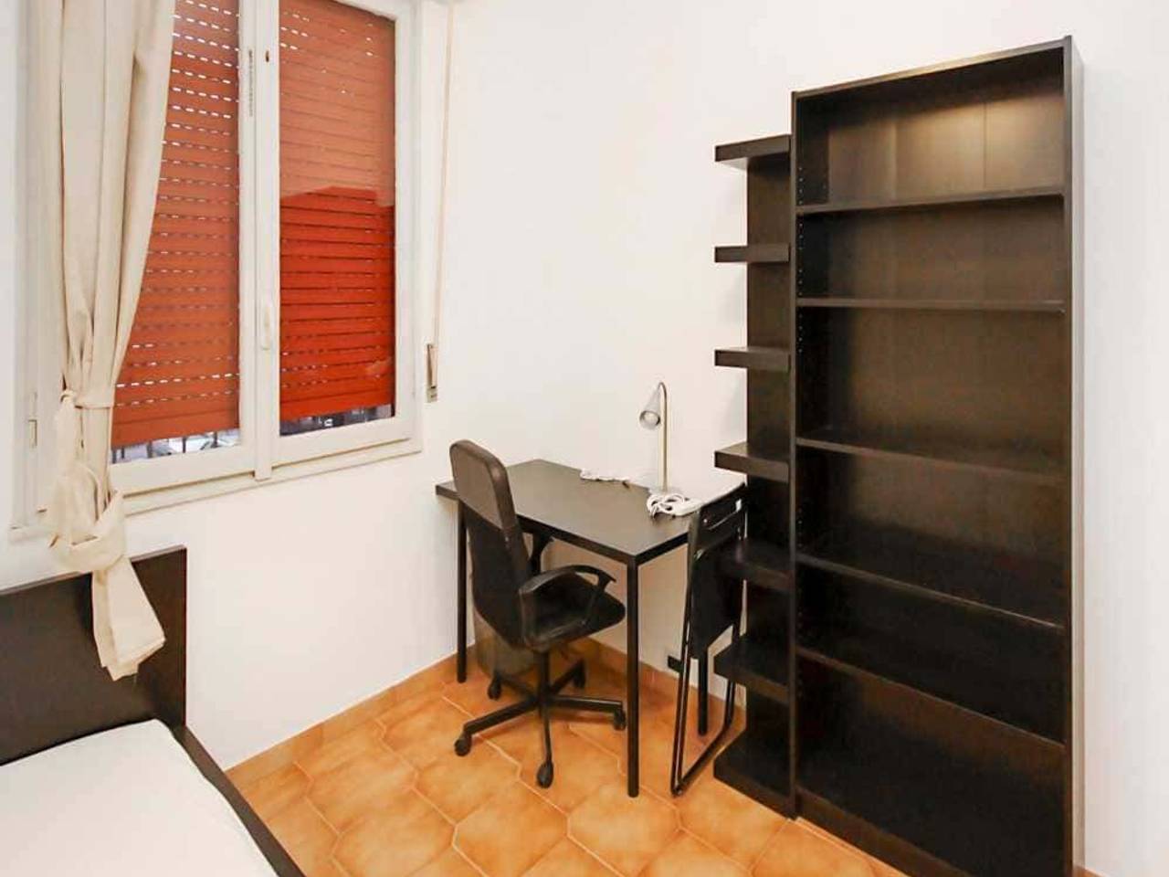 negozio in affitto a Milano in zona Lorenteggio