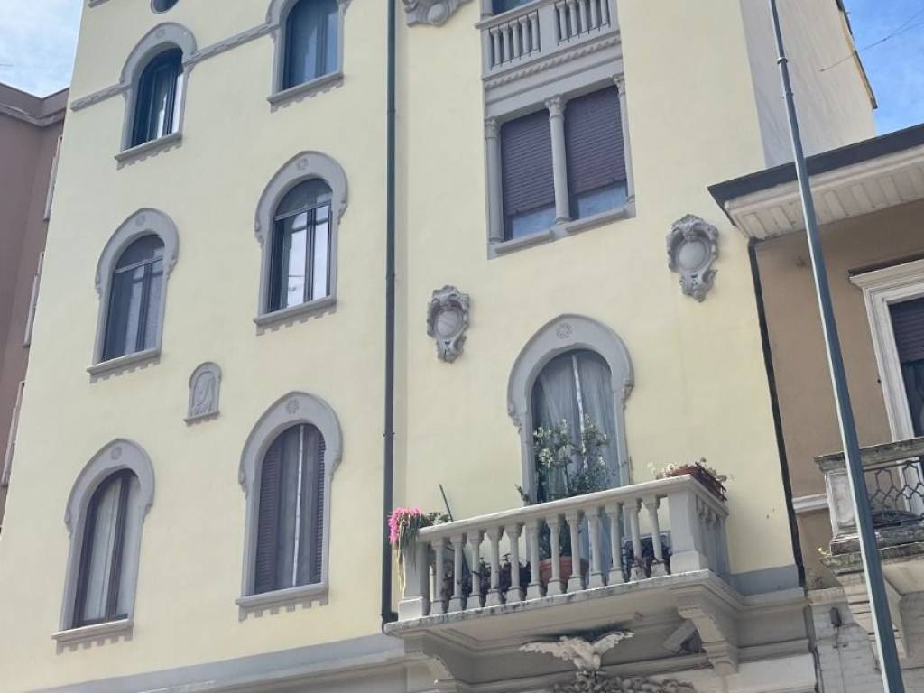 appartamento in affitto a Milano in zona Guastalla