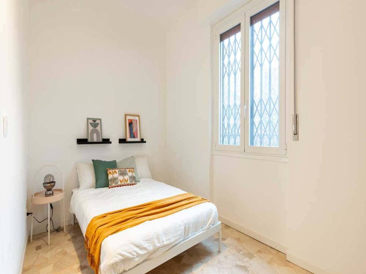 negozio in affitto a Milano in zona Lorenteggio