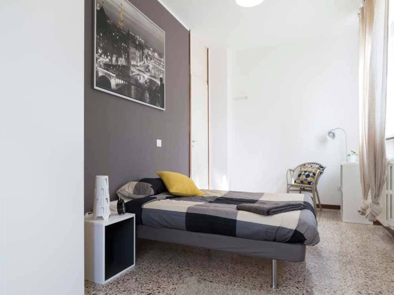 negozio in affitto a Milano in zona Lorenteggio