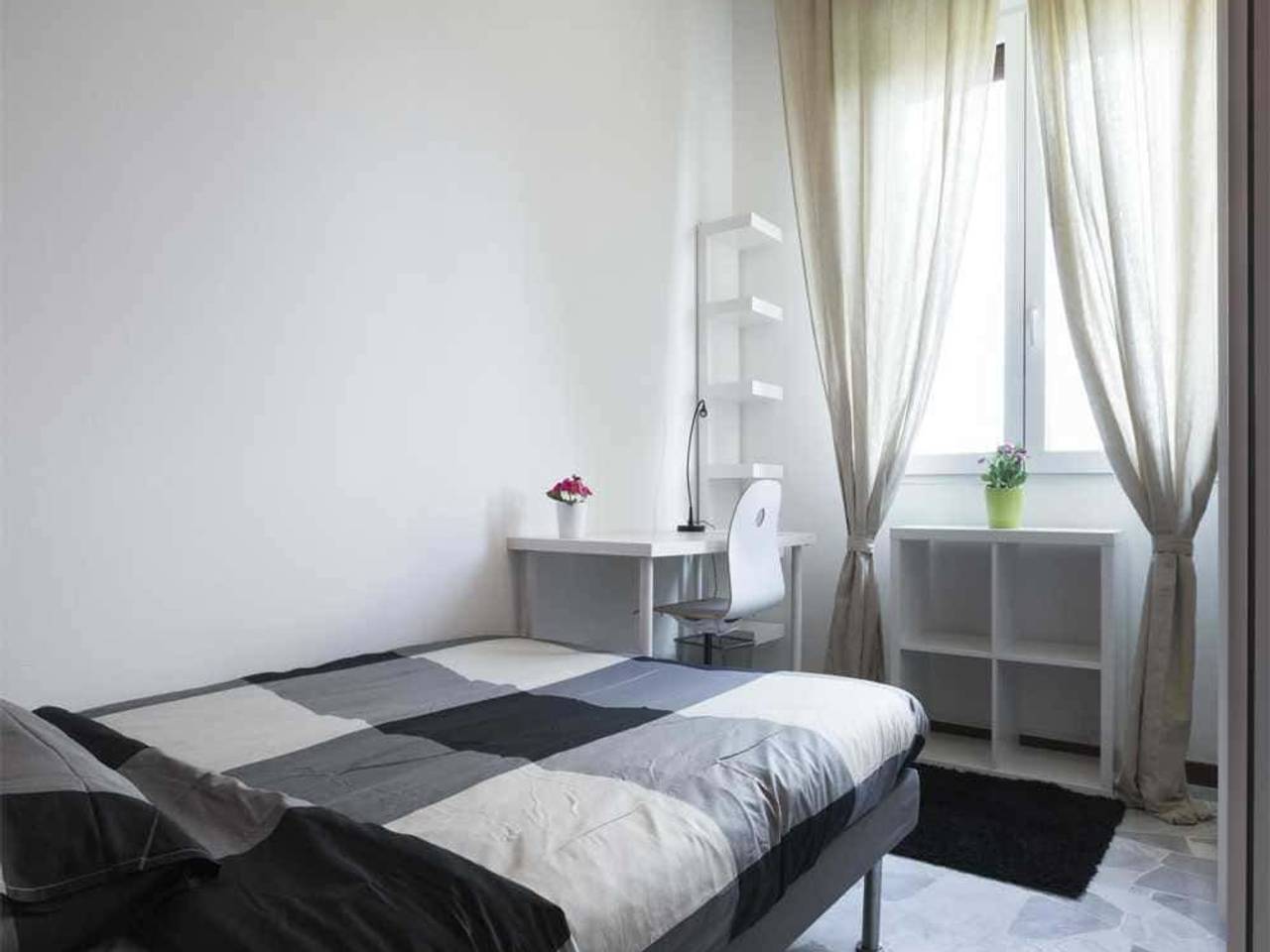 negozio in affitto a Milano in zona Lorenteggio