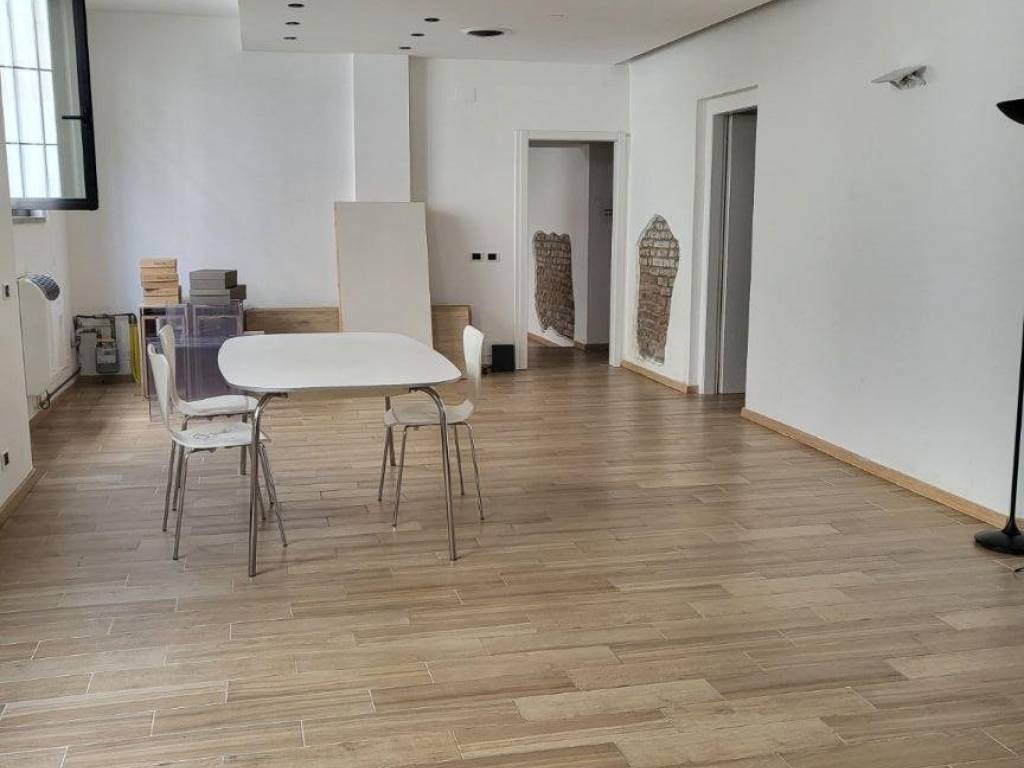 negozio in affitto a Milano in zona Solari