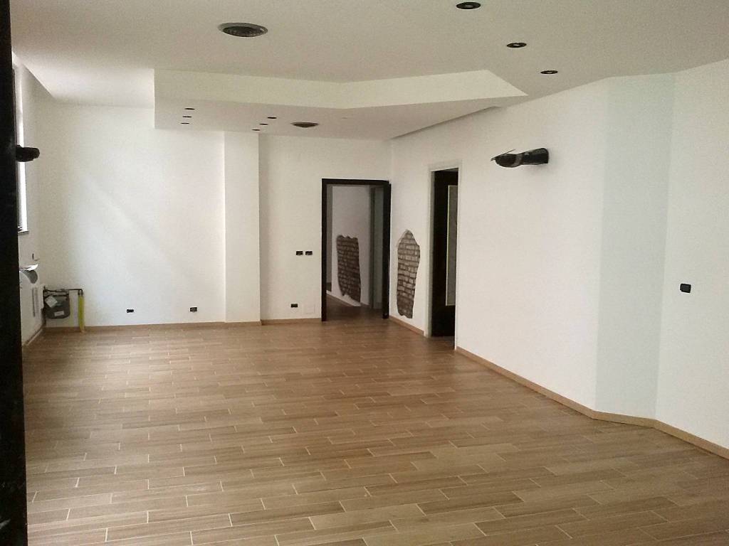 negozio in affitto a Milano in zona Solari