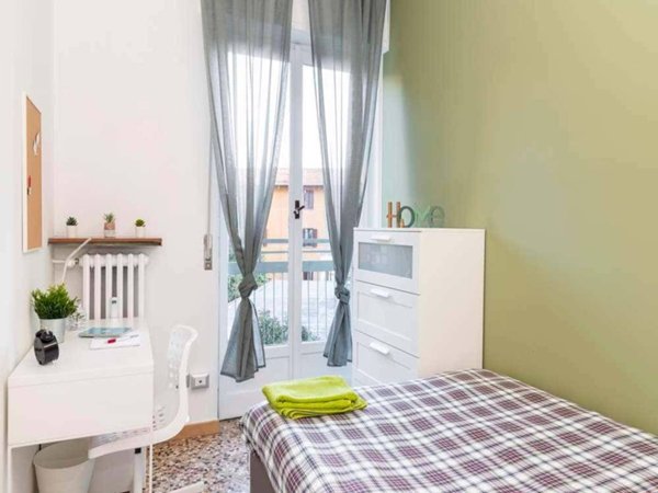 negozio in affitto a Milano in zona Affori