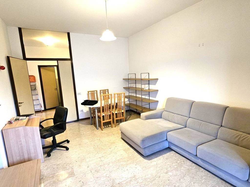 appartamento in affitto a Milano in zona Famagosta