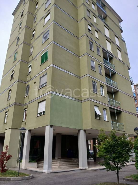 appartamento in affitto a Milano in zona Famagosta