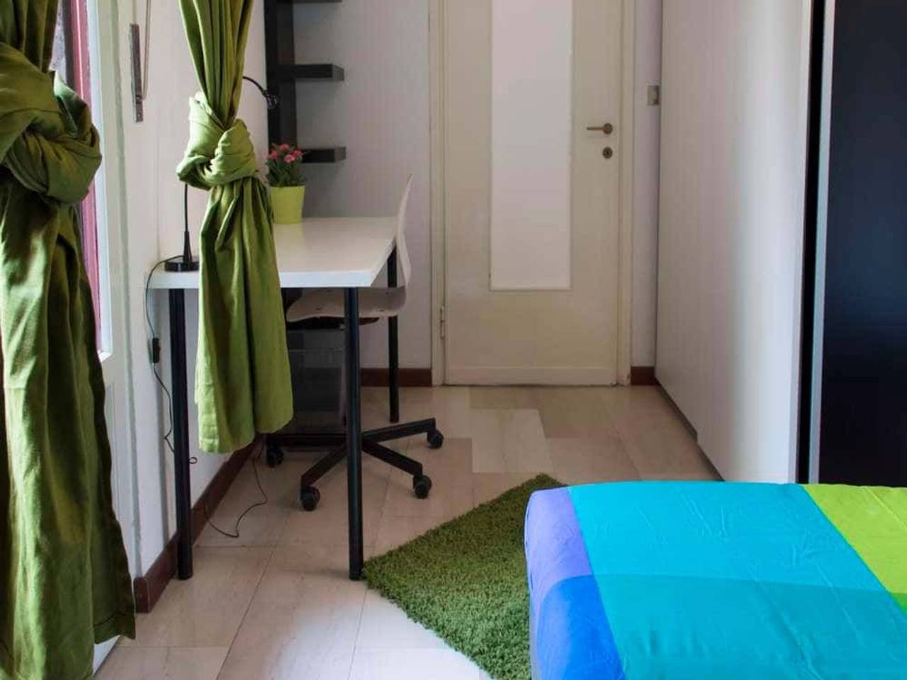 negozio in affitto a Milano in zona Lorenteggio