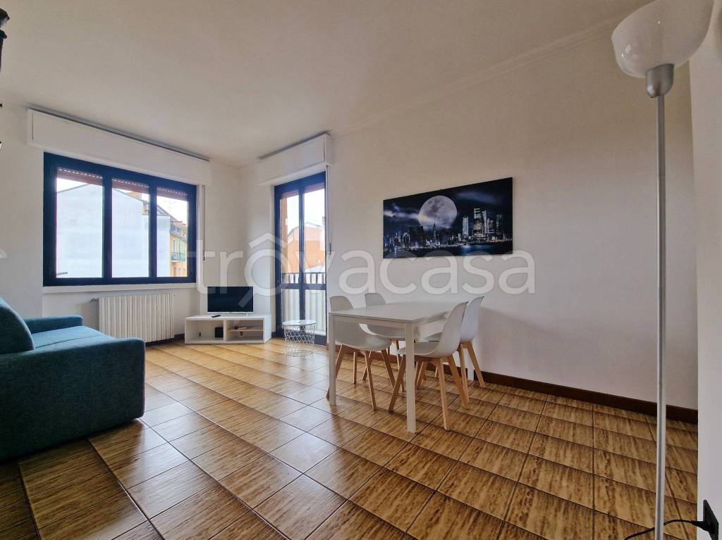 appartamento in affitto a Milano in zona Famagosta