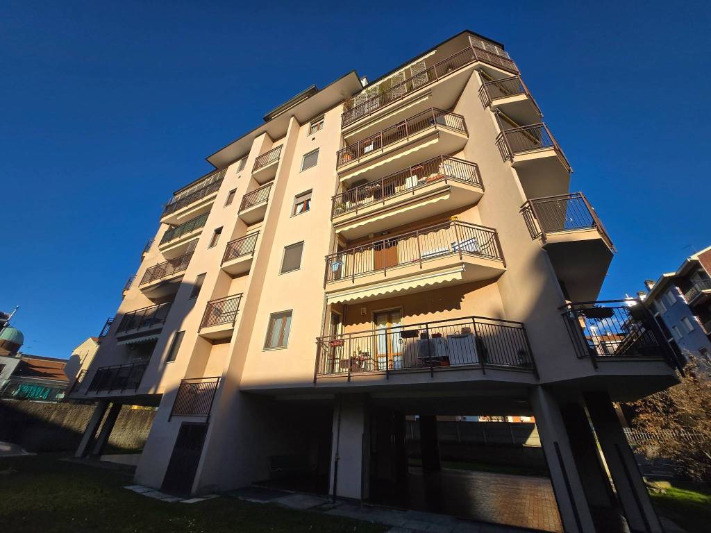 appartamento in affitto a Milano in zona Baggio