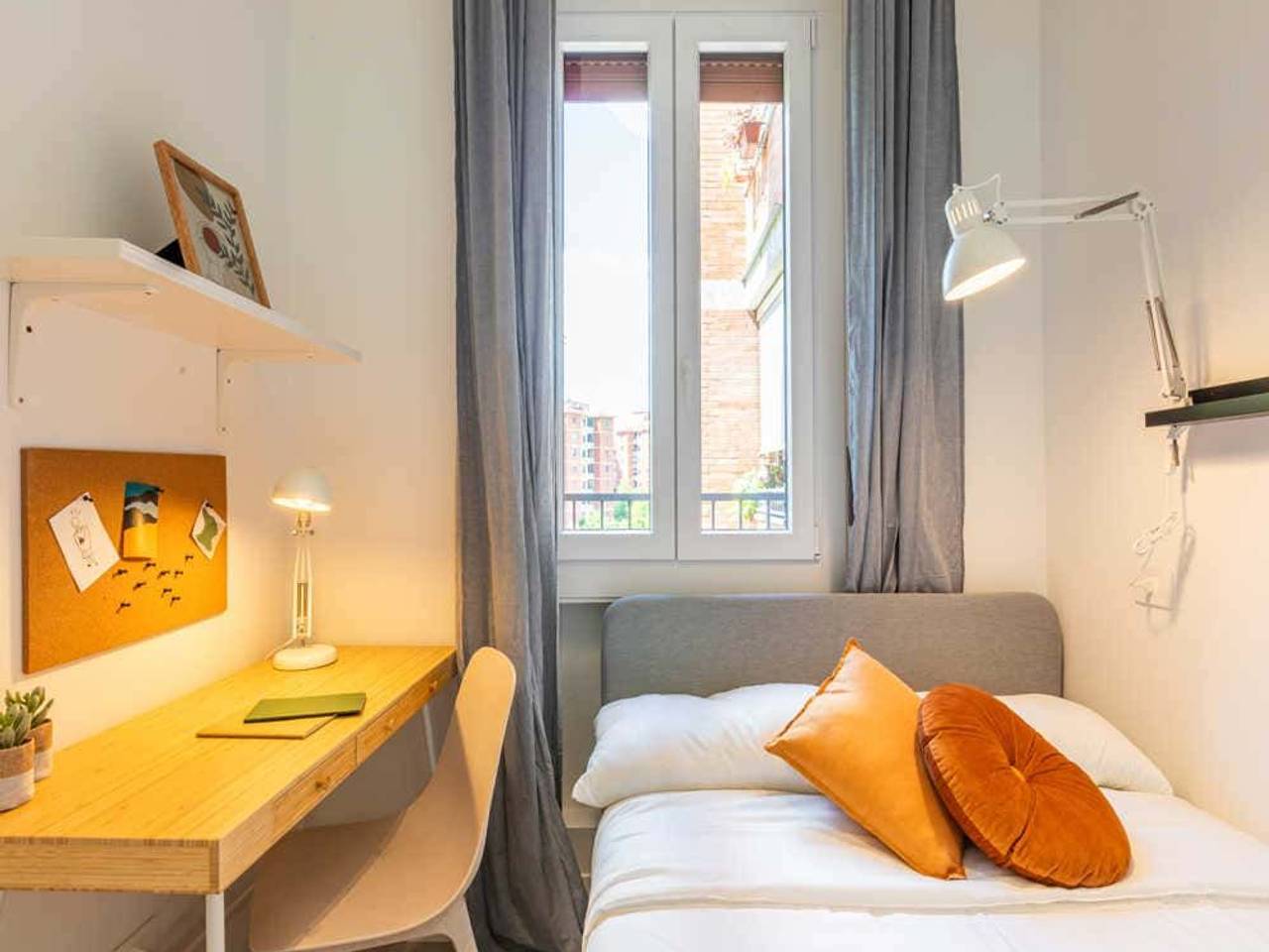 negozio in affitto a Milano in zona Lorenteggio