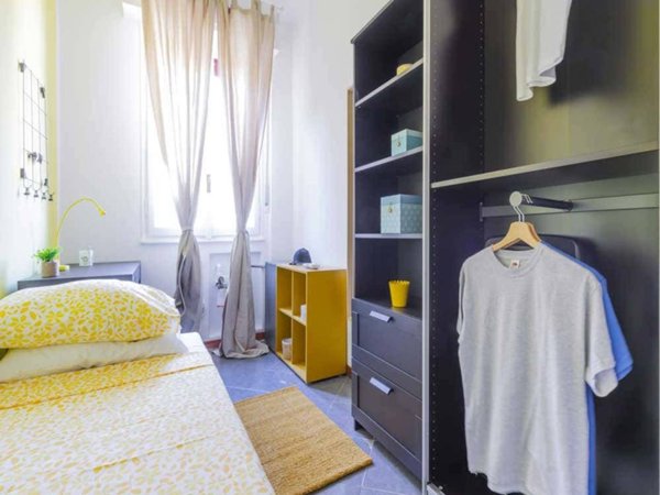 negozio in affitto a Milano in zona Lorenteggio