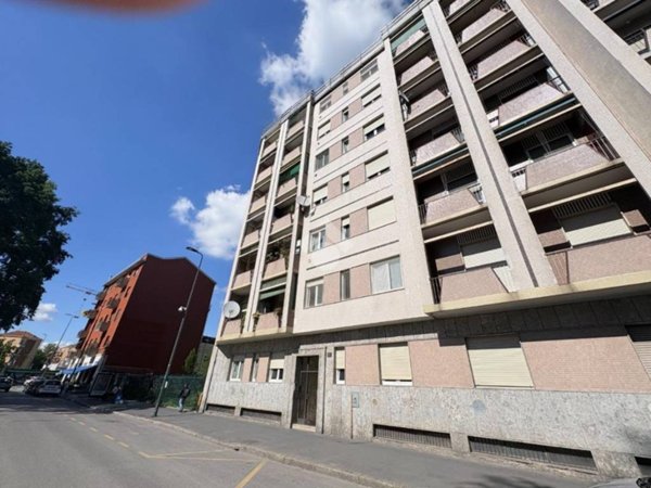 appartamento in affitto a Milano in zona Lorenteggio