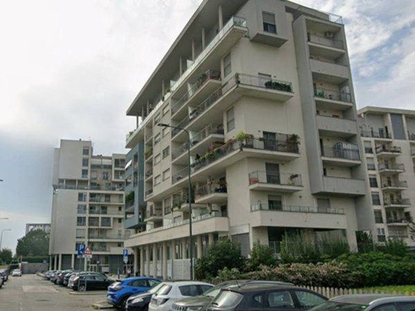 negozio in affitto a Milano in zona Rogoredo