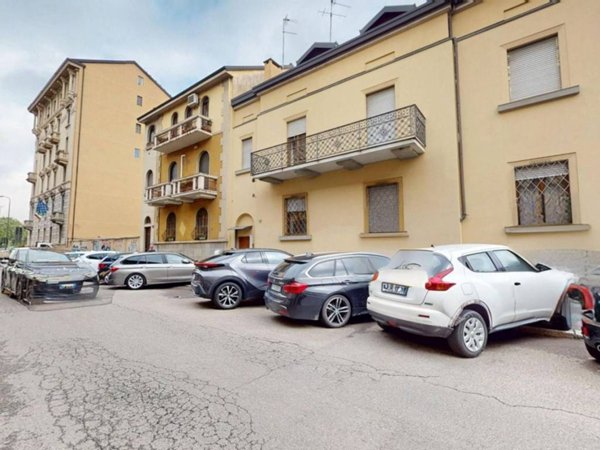 intera palazzina in affitto a Milano in zona Solari