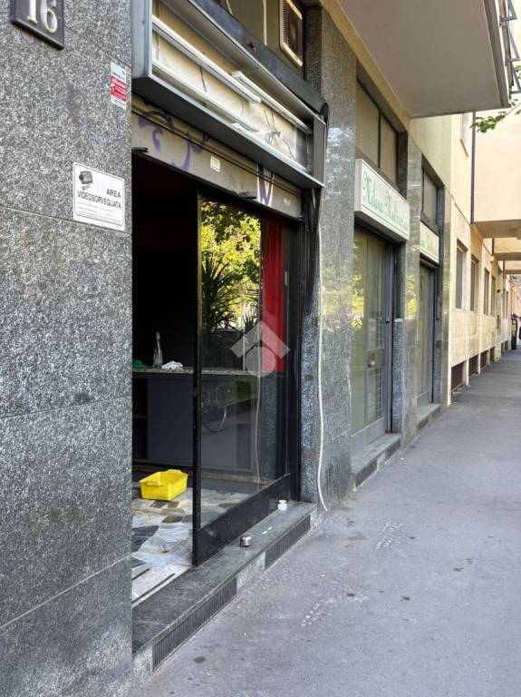 negozio in affitto a Milano