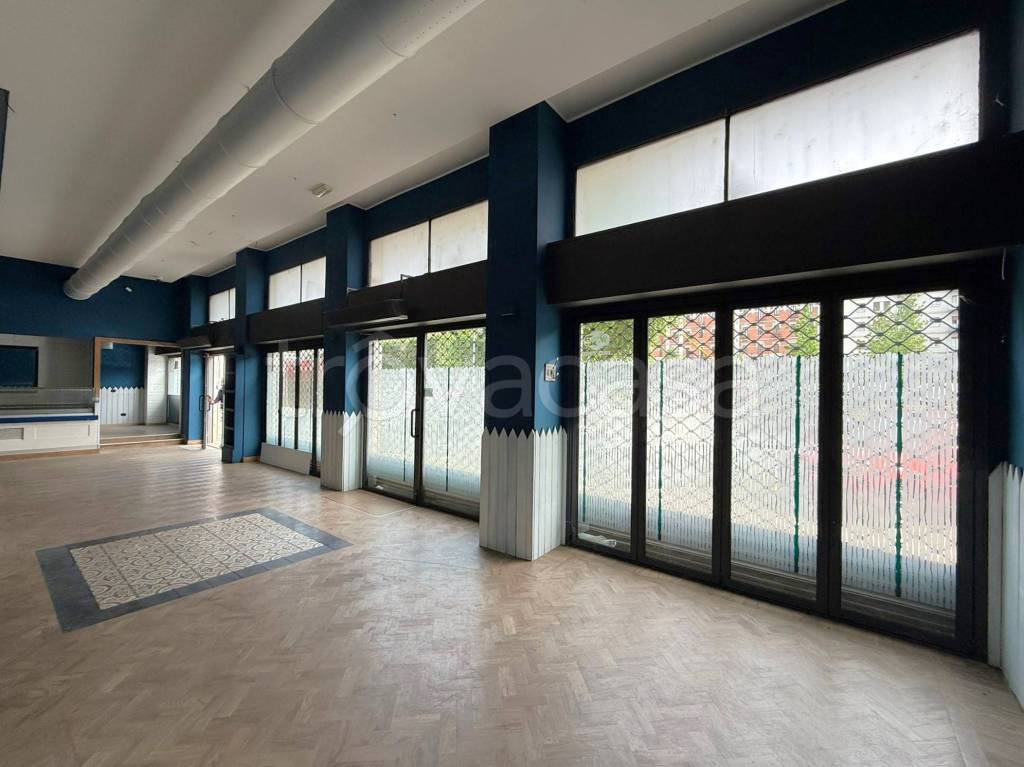 negozio in affitto a Milano in zona Porta Genova