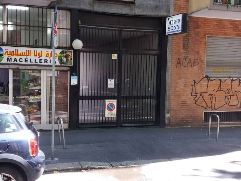 negozio in affitto a Milano in zona Famagosta