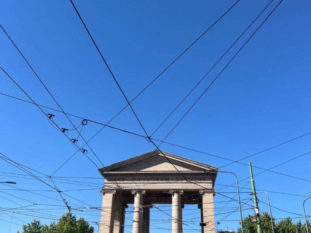 locale commerciale in affitto a Milano