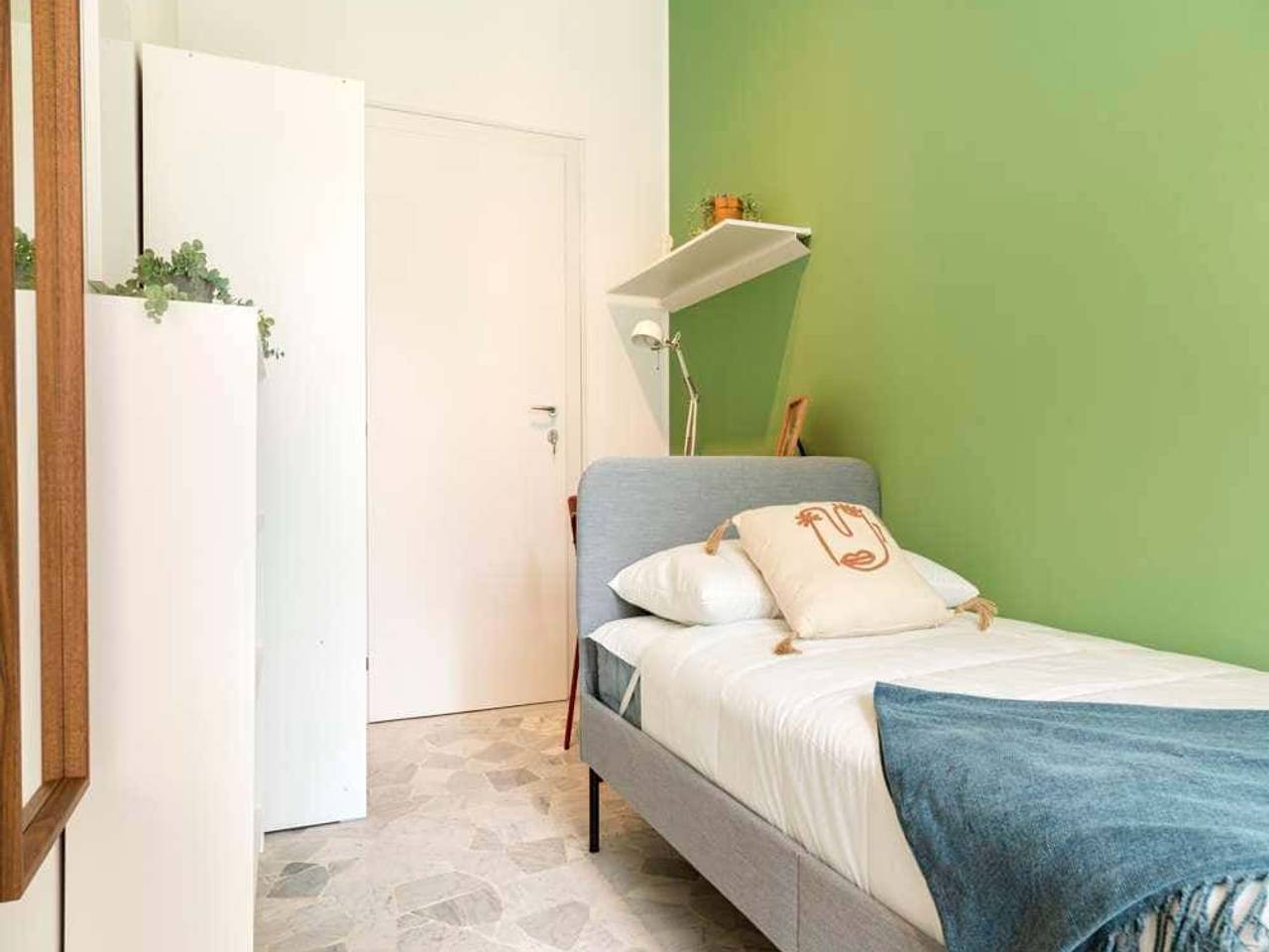 negozio in affitto a Milano in zona Lorenteggio