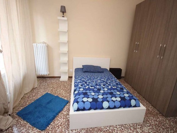 negozio in affitto a Milano in zona Stadera