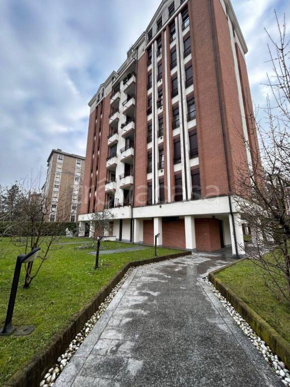 appartamento in affitto a Milano in zona Famagosta