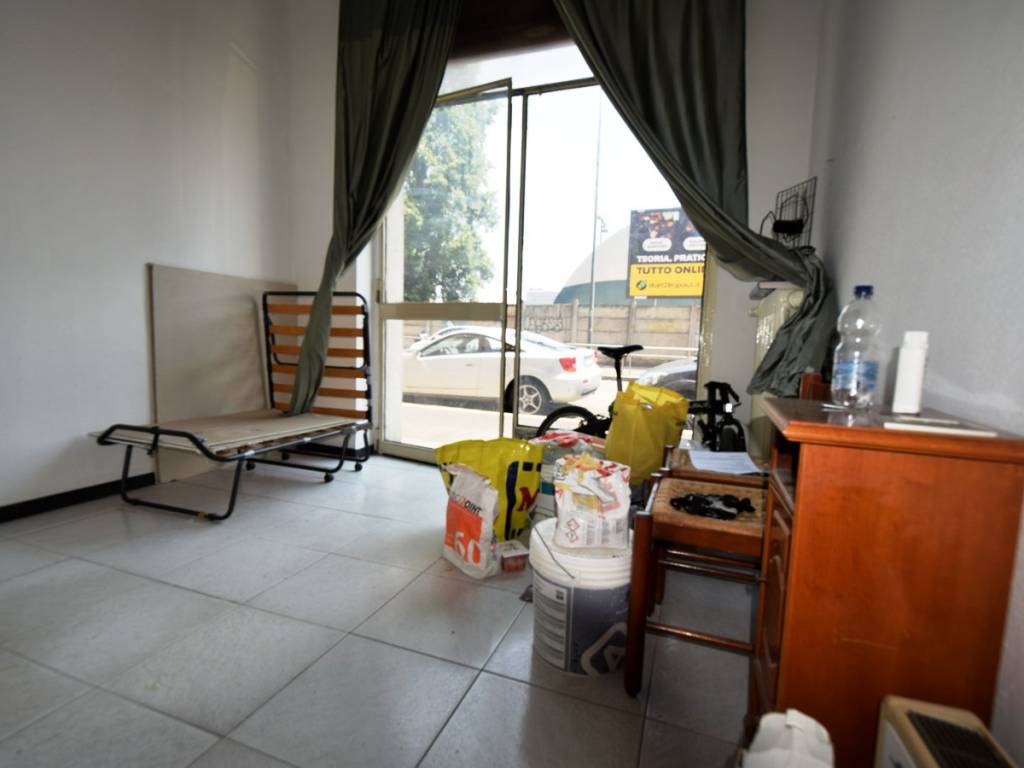negozio in affitto a Milano in zona Corvetto