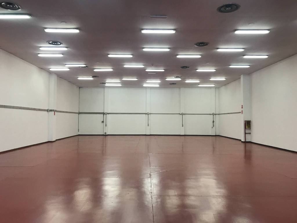 locale commerciale in affitto a Milano in zona Forlanini