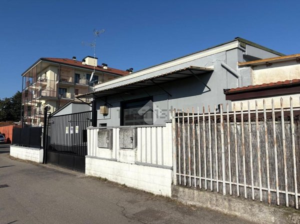 appartamento in affitto a Milano in zona Baggio