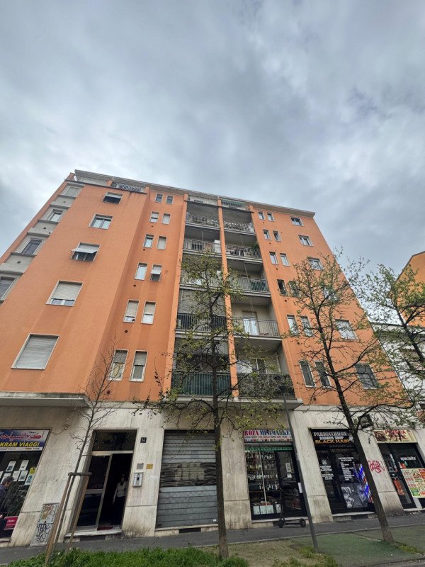 negozio in affitto a Milano in zona Corvetto