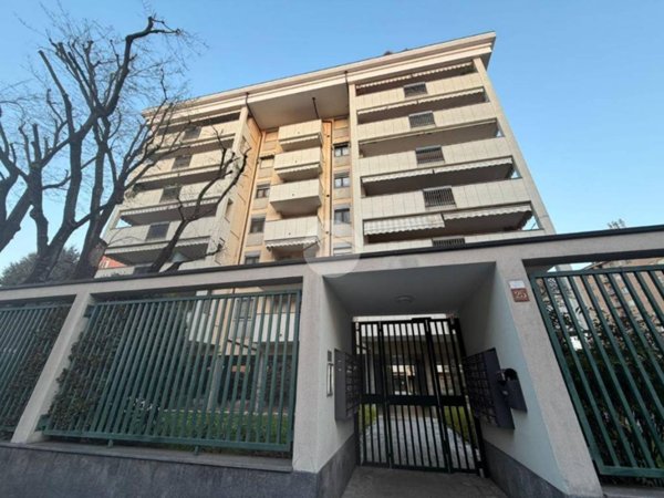 appartamento in affitto a Milano in zona Famagosta