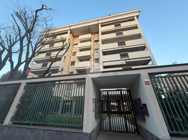 appartamento in affitto a Milano in zona Famagosta
