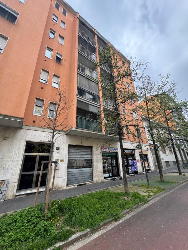 negozio in affitto a Milano in zona Corvetto