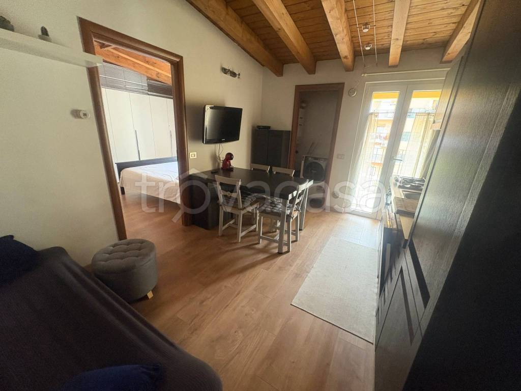 appartamento in affitto a Milano in zona Corsica