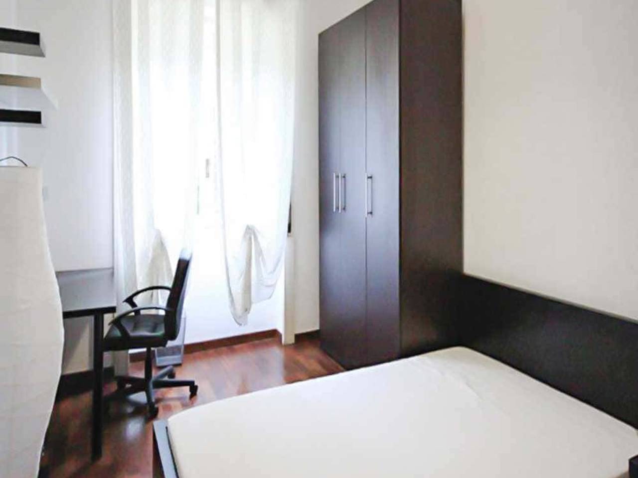 negozio in affitto a Milano in zona Lorenteggio