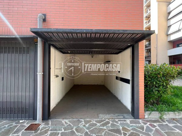 box auto in affitto a Milano in zona Dergano