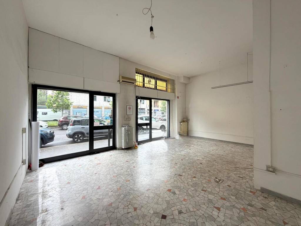 negozio in affitto a Milano in zona Lorenteggio
