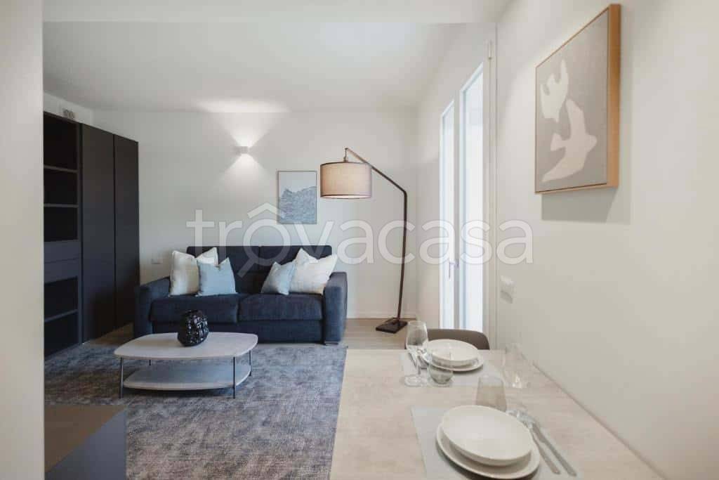 appartamento in affitto a Milano in zona Famagosta