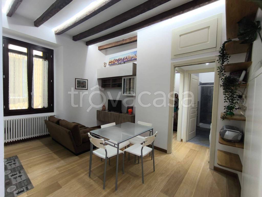 appartamento in affitto a Milano in zona Sant'Ambrogio