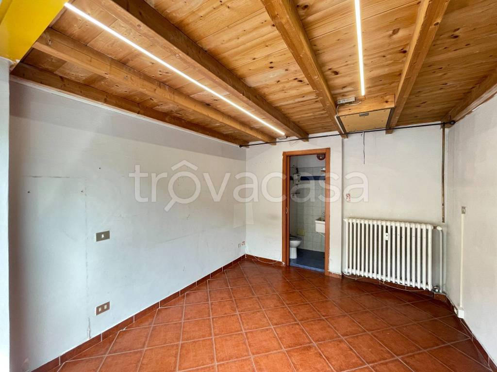 negozio in affitto a Milano