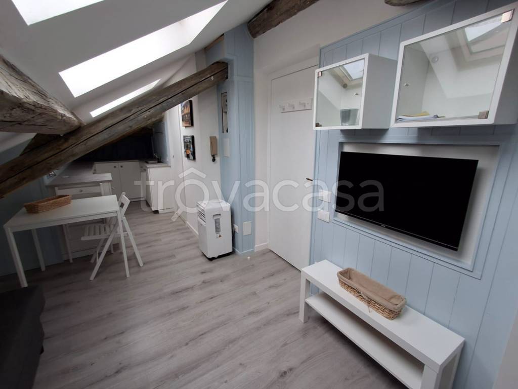 appartamento in affitto a Milano in zona Corsica
