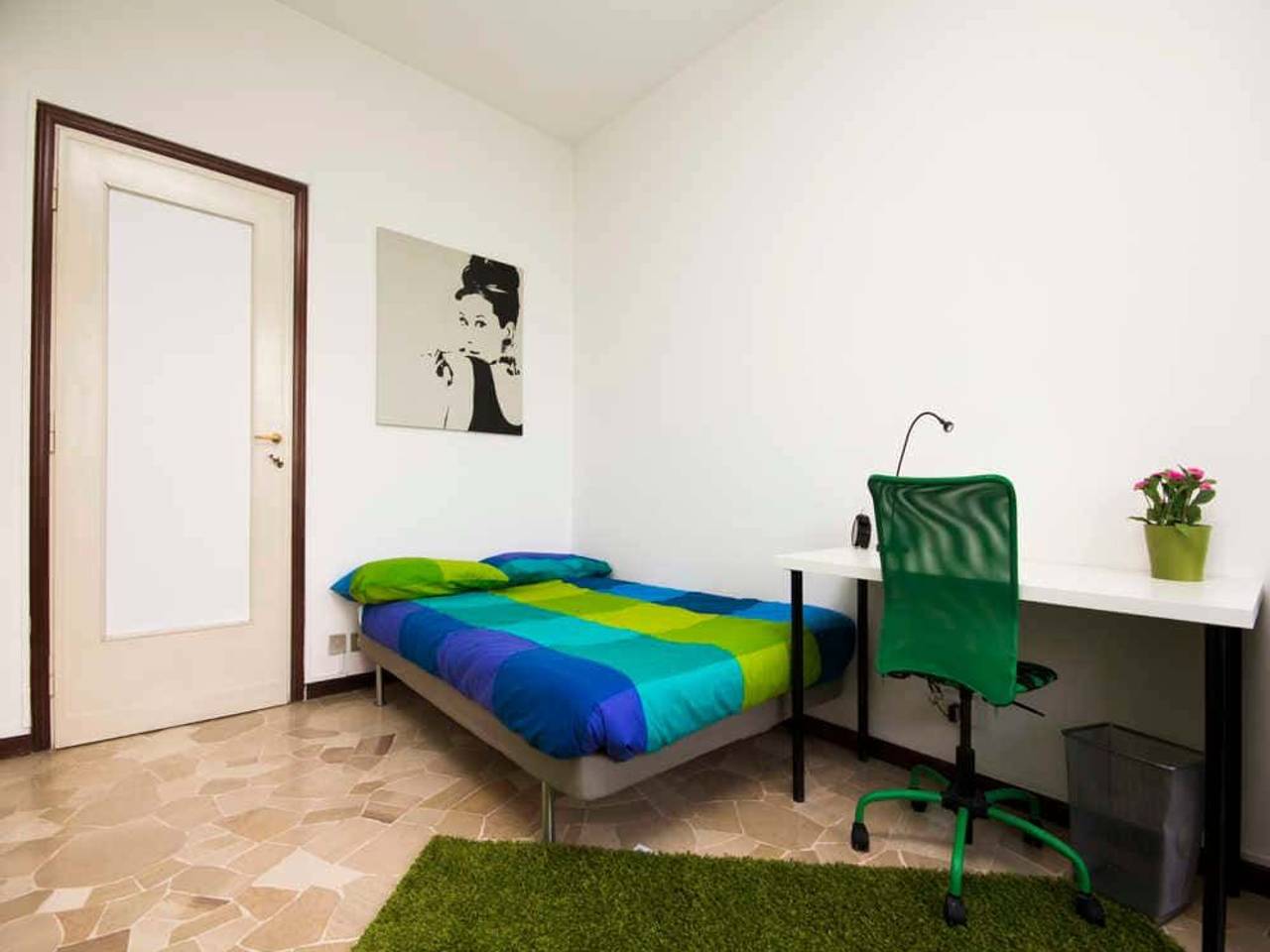 negozio in affitto a Milano in zona Lorenteggio