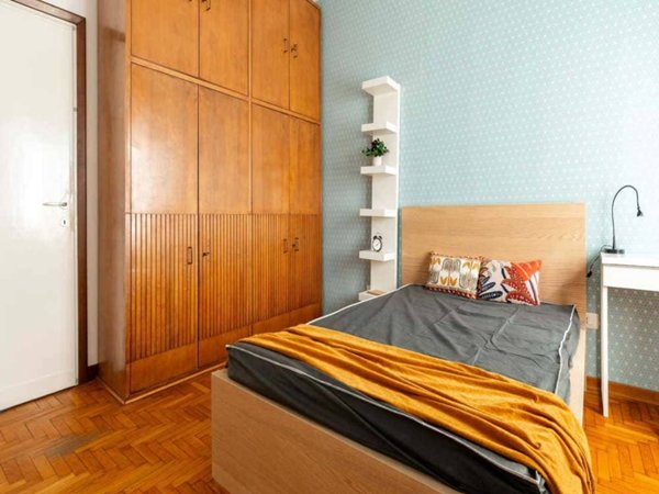 negozio in affitto a Milano in zona Forlanini