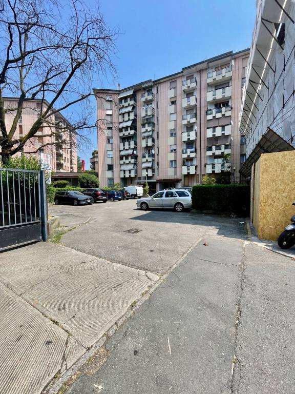 ufficio in affitto a Milano in zona Gallaratese