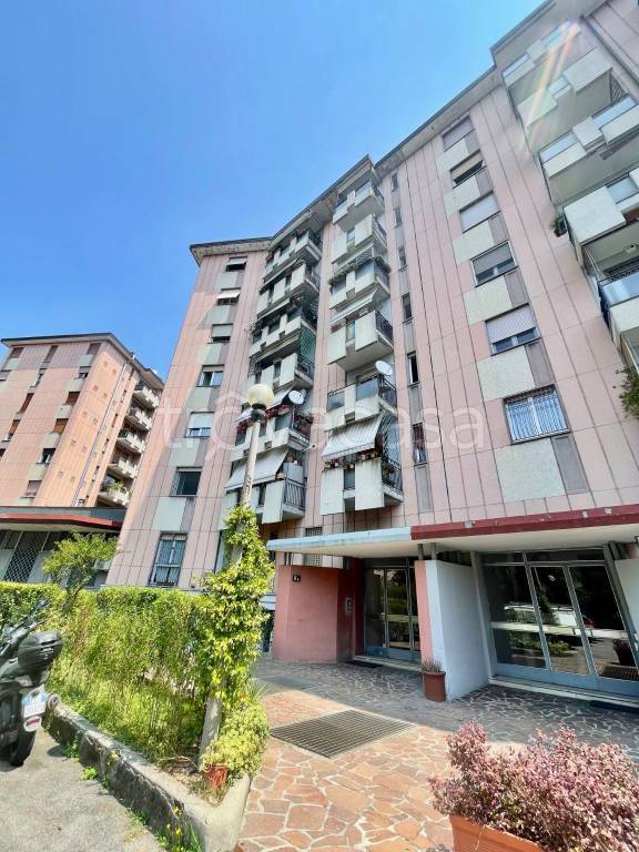ufficio in affitto a Milano in zona Gallaratese